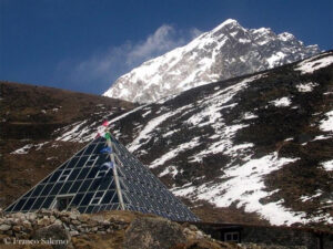 Дослідна станція "Піраміда" в долині Евересту