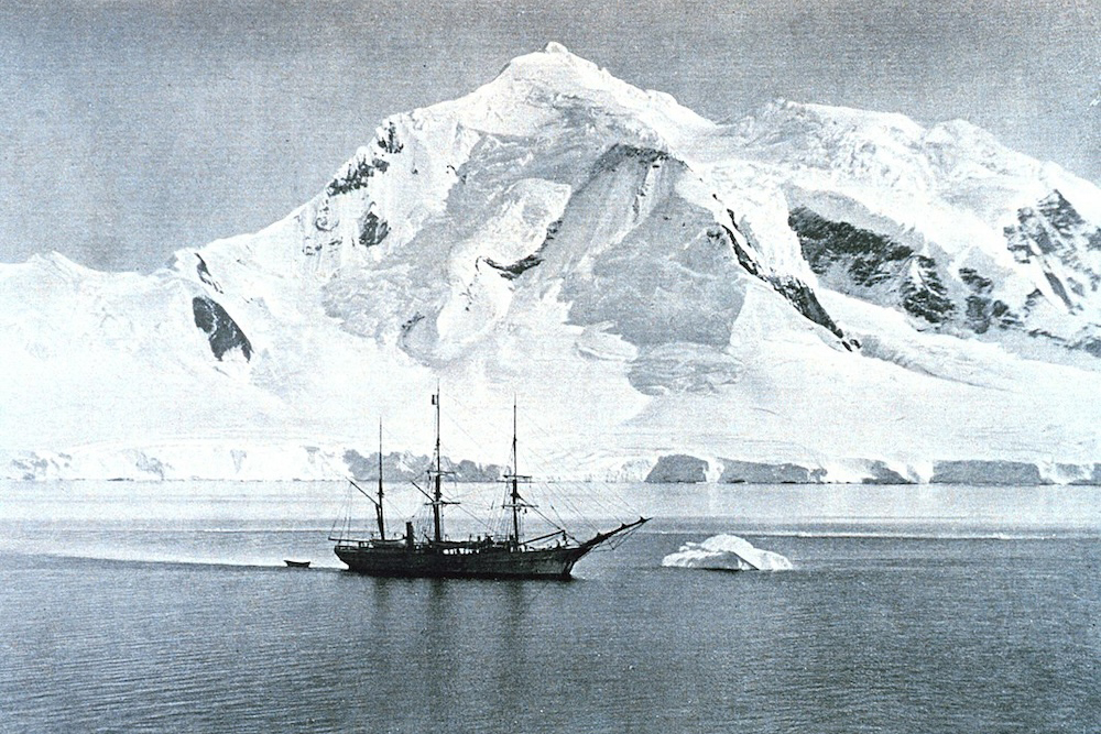 Belgica закріпилася біля гори Вільям в Антарктиді