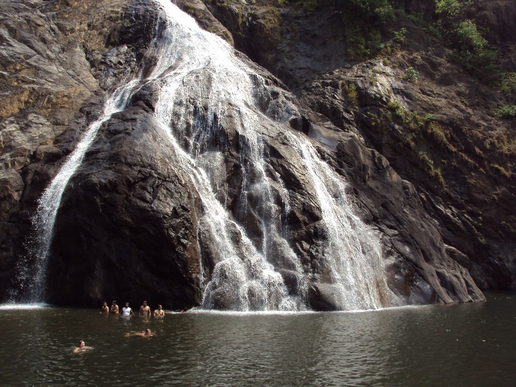 Водоспад Дудхсагар на Гоа Karnataka Border