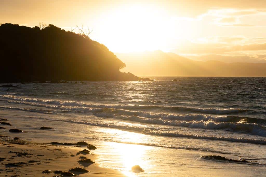 Захід сонця на острові Марія