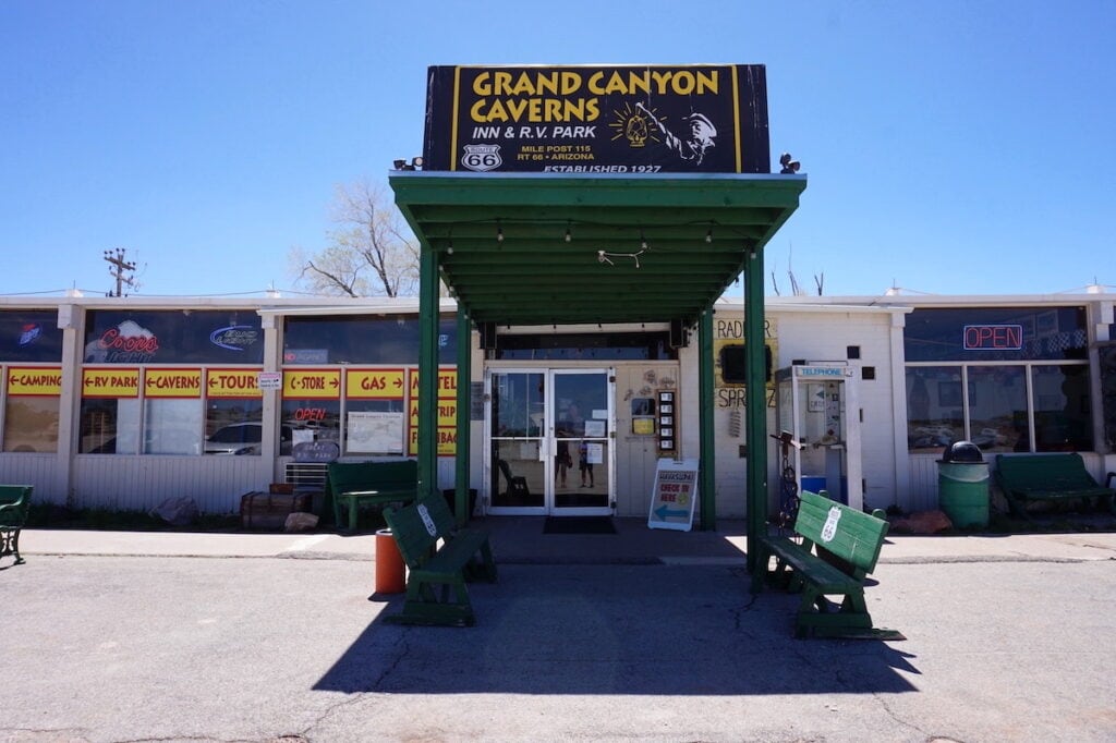Реєстрація Grand Canyon Caverns Inn для бронювання туристичних походів Havasupai