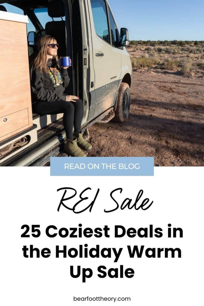 Зображення Pinterest із текстом «Розпродаж REI – 25 найзатишніших пропозицій у святковому розпродажі під час розігріву». На зображенні зображено жінку, яка п’є каву в черевиках, сидячи в дверях свого фургона Sprinter». /></p><h3 class=