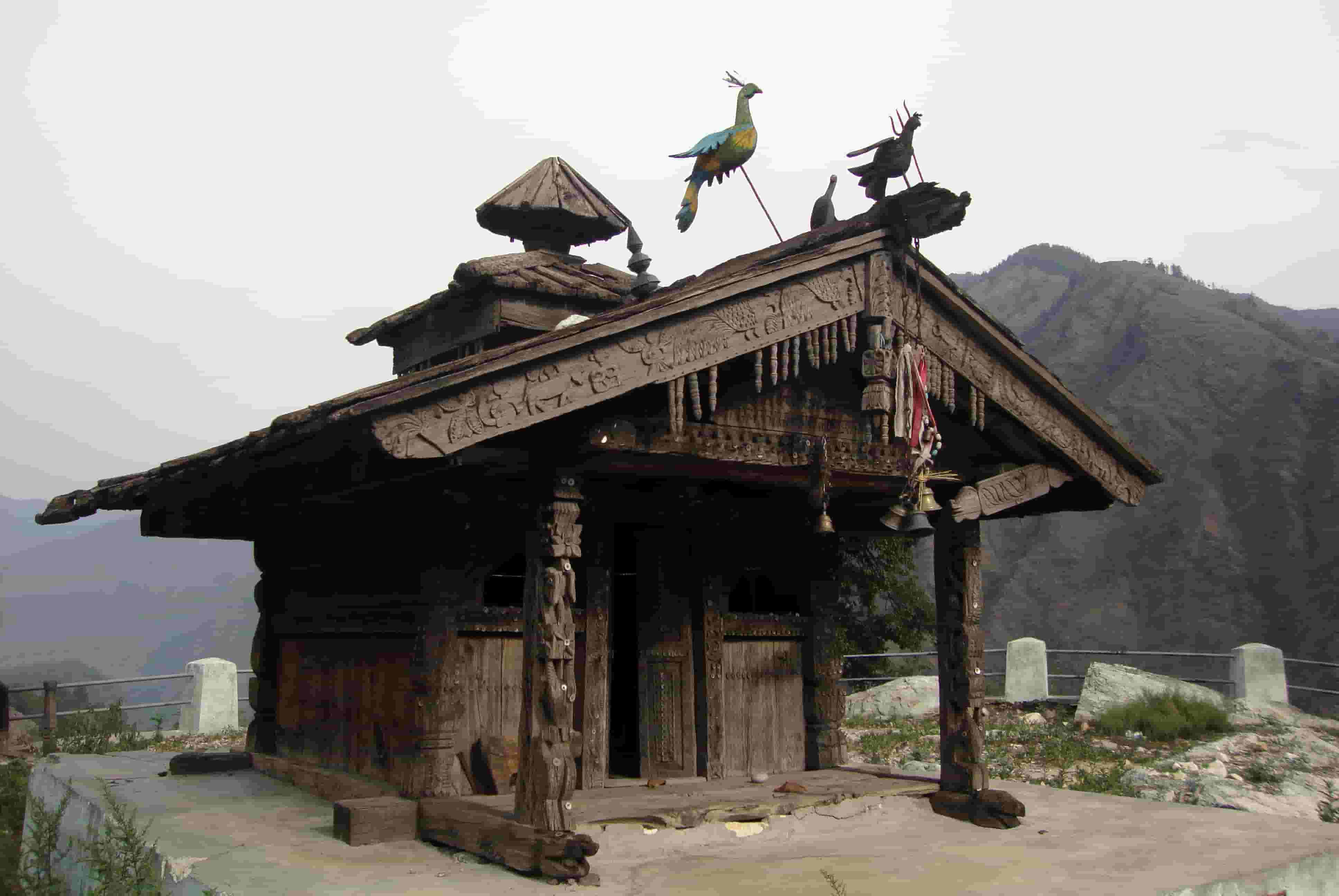 Старий дерев'яний храм у Санкрі 