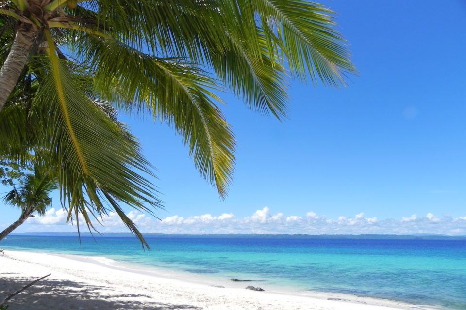 Білий пляж на Філіппінах