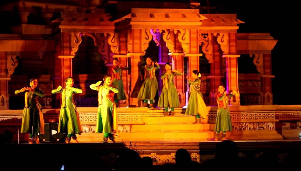 Катхак танцюристи виступають на фестивалі танцю Кхаджурахо