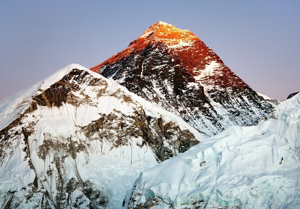 Гора Еверест у всій своїй красі 