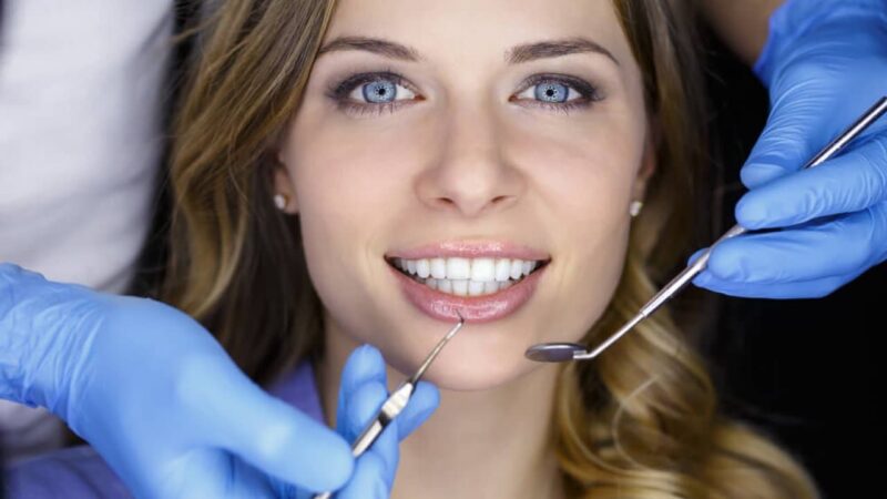 Імплантація зубів: етапи процедури