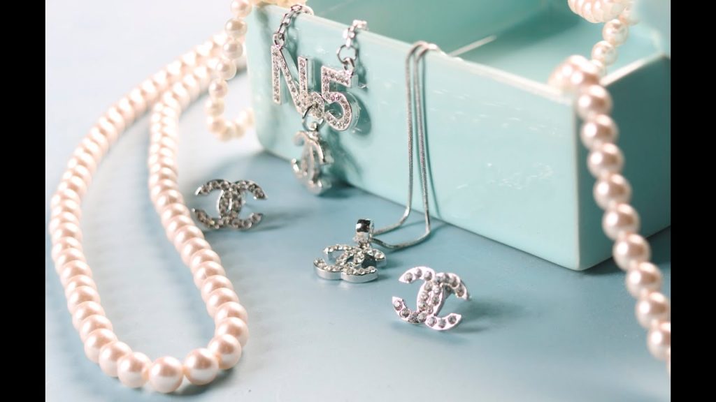 Що подарувати подрузі на день народження: 5 порад, що допоможуть визначитись