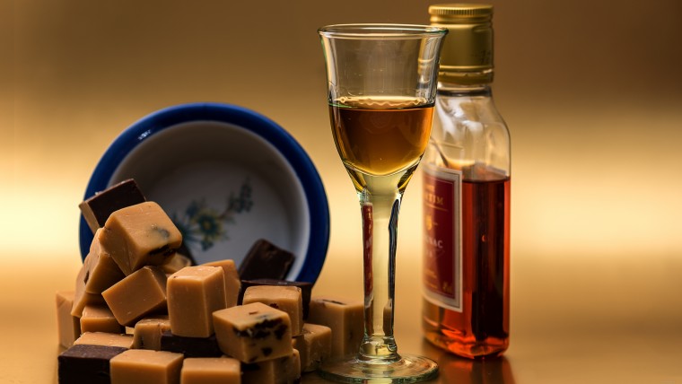 Їжа і напої: як правильно поєднувати на святковому столі