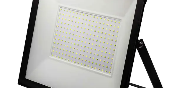 LED прожектори: сучасність, надійність та стиль у зовнішньому освітленні