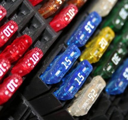 Запобіжники в авто: як підібрати, чому перегорають та коли міняти