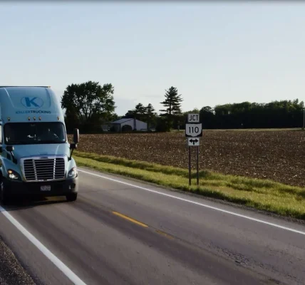 Як онлайн база вантажів та перевізників допомагає відправити вантаж за кордон