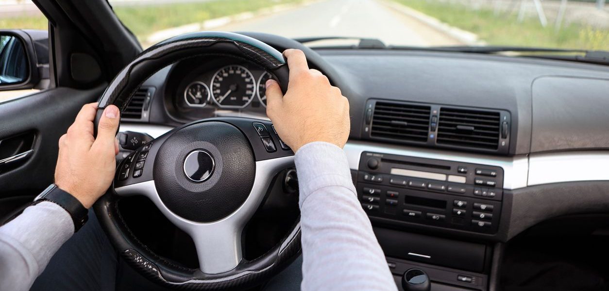 Компенсаційний бачок ГУР у гідравлічній системі керма