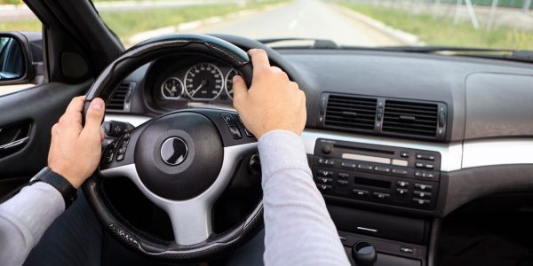 Компенсаційний бачок ГУР у гідравлічній системі керма