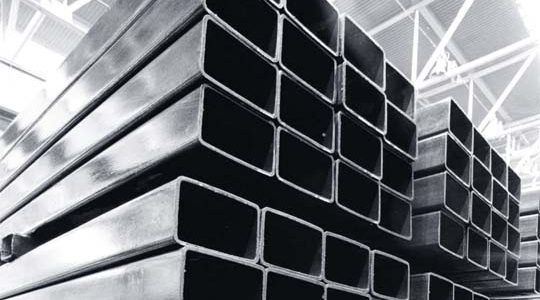 Почему украинцы все чаще выбирают профильную трубу для своих проектов